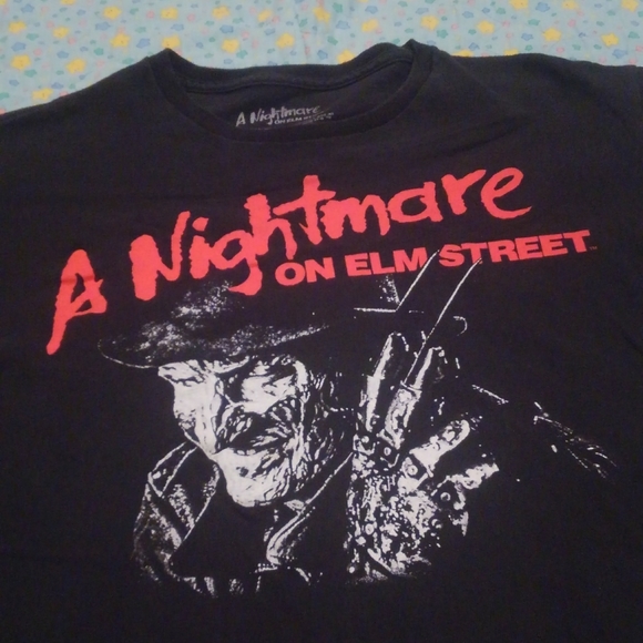 🔥👻 A Nightmare On Elm Street 🏡 Shirt Small ✨ Freddy Krueger 🎃 Horror 📼 💤 - Picture 1 of 7